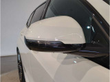 【BMWミラー】視認性の高いスタイリッシュなミラー。自動防眩機能も付いており夜間のドライビングをサポートします。