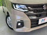 【LEDヘッドライト】悪天候や夜間走行時も良好な視界を確保し安心して運転できる高輝度LEDヘッドライトを装備!点灯速度が早く、消費電力も抑えられています。