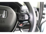 Hondaセンシングの機能のひとつ、アダプティブクルーズコントロール付!アクセルから足を離しても設定したスピードと前車との車間を保ち走行してくれます!車線維持もアシスト☆高速道路で疲労軽減ですね☆