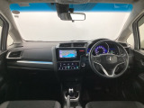 【前方視界】開放的な前方視界!運転がしやすく疲れにくいです♪窓が大きく、見通しがとっても良いおクルマですよ♪