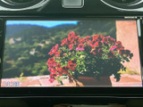 テレビ映像を画面に表示でき、停車中の休憩時間などに番組や映像を楽しめます。車内で過ごすひとときに活用できる装備で、画面の見やすさも確認しやすい構成です。