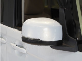 ◆ドアミラーウインカー◆ドアミラーにウインカーを装備しています。対向車に自身の進行方向を合図し安全に運転できます。