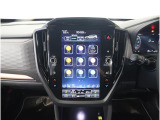 11.6インチの縦型ディスプレイに、ナビゲーション機能をはじめ、エンターテインメント、車両情報、エアコン操作、各種設定などを集約。タブレットのような感覚で、直感的に操作できます。