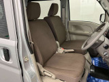 【フロントシート】さまざまな体格の方が快適に運転ができるよう配慮したシートになっております。