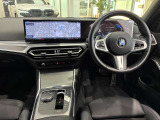 コックピットは、BMWらしくセンター・コンソールがドライバーに向けて傾けられた設計になっています。