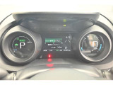 先進的なディスプレイ表示のスピードメーター。