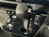 オートマチックシフトレバーは、手になじみ操作しやすい形状で安全運転にもつながります♪