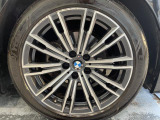 BMWならではの卓越した走りを支えるホイールと足回りです!日本車の走りに慣れている方にもぜひ体感して頂きたいほど、高いレベルでまとまっています!