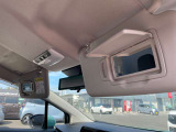 運転席と助手席にはバニティーミラーが装備されております。