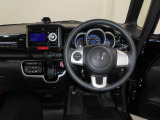 機能的にまとめられた運転席回り。運転しやすさにこだわりました。