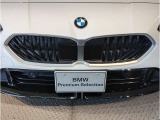 【キドニーグリル】BMWは約90年もの間、ほぼ全ての車両にひと目でBMWだと分かるこの特徴的なフロントグリルが備えられ、デザイン・アイコンとして親しまれてきました。