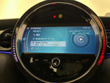 iPhoneを無線で接続して、対応したアプリを車載ディスプレイで使用できる「Apple CarPlay」にも対応