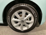 純正アルミホイールで、愛車をもっとカッコよく自動車メーカーが直接扱う純正アルミホイール。車種にマッチしたデザインで、愛車の個性を際立たせます。安全性や耐久性にも優れ、安心して使用できます。