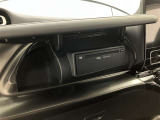 グローブボックスは余裕のある広さです!メンテナンスノートや車検証、ちょっとしたメモと筆記用具等を入れておくとあればもしもの時にも便利ですね。