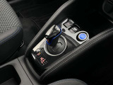 操作が簡単なシフトレバーですのでストレスなく運転が出来ますよ!