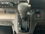 オートマチックシフトレバーは、手になじみ操作しやすい形状で安全運転にもつながります♪