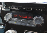 オートエアコンです。簡単操作で車内温度をコントロールします。