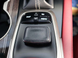 『1台』のお車に対して、3名体制で日々議論を重ね仕入れを行っております。