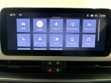 タッチスクリーンをタップスワイプするだけですべての機能を呼び出せます。AppleCarPlayおよびAndroid Auto対応。