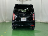 後席の窓には外から車内が見えにくくなるプライバシーガラスを採用。周りを気にせずリラックスして過ごせます