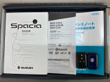 スマートキーは鍵をバッグに入れたままでもドアロックの開閉やエンジンのON・OFFができます。夜間や雨の日も鍵を探さなくて良いので便利です。