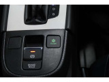 ECONボタンで低燃費モードに☆☆☆ECONスイッチを上手に使ってエコドライブ♪♪環境にもお財布にも優しい装備です☆☆☆坂道発進や渋滞時の負担を軽減するオートブレーキホールド機能装備。
