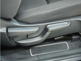 ◆シートハイトアジャスター◆運転席を上下に高さ調節ができます!運転ポジションを体格に合わせてシート調整できます。