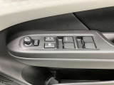 【運転席ドアスイッチ回り】パワーウィンドー[ロック機構]・電動格納式リモコンドアミラースイッチがまとまっているので操作しやすいです。