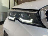 先進のテクノロジーを採用し、自然な明るさで夜道を明確に照らし出します。夜間はもちろん悪天候の日中でも優れた視認性を発揮し、安全性を高めます