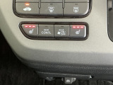 運転席/助手席シートヒーターで寒い日もすぐに温かくなり快適に過ごせます。3段階の温度調整が可能です
