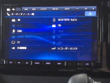 フルセグTV搭載。CD/DVD再生、Bluetoothオーディオに対応しています。