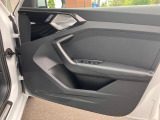 ドアを開けると上質で上品な室内空間が広がり細部までこだわったAudiデザイン性と、物づくりのこだわりを感じて頂けます。詳しくは0078-6002-900146中古車スタッフまで