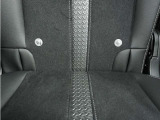 ◆ISOFIX◆シートベルトいらずでチャイルドシートと固定金具を連結するだけでガッチリ固定できます。