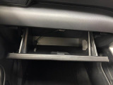 【グローブボックス】車検証入れ等の収納に便利です♪