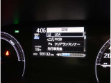 カラーヘッドアップディスプレイ付き。少ない視線移動で情報を確認できるので、運転の疲労軽減に繋がりますよ♪