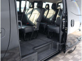 お車のご納車は待ち遠しいもの。1日でも早くご納車が出来るよう、整備拠点と販売店を結ぶ輸送ラインを確立しております。