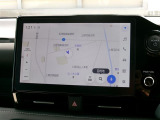 DCM(専用通信機)を装備したコネクティッドナビです。なお無償でのご利用期間は限定(令和10年10月まで)されています。詳しくは営業スタッフにお問い合わせください。