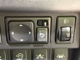 【電動格納ミラー】サイドミラーは電動格納式となっており、狭い駐車場でもキズがつくリスクを抑えられます。
