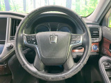 【純正革巻きステアリング】上質な革を使用することで、手にしっかり馴染みとても運転しやすいハンドルです♪