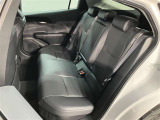 当店ではauも取り扱っております。お車と一緒にau携帯の機種変更も可能です♪また、自動車保険も取り扱っております。車の支払いと自動車保険の支払いをまとめてお支払い可能なプランもあります♪
