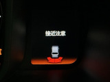 パーキングセンサーシステムは走行中に障害物が迫ると音と表示でお知らせ、低速走行時時の安心感を高めます