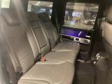 メルセデス・ベンツの定める厳しい基準をクリアしたお車のみをご案内させて頂きます。納車前整備はメーカー規定に基づき当店3Fの指定工場で入念に行なわれます。熟練のメカニックがお客様のお車を整備致します。