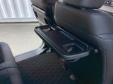 シートバックテーブル付です!!停車時の休憩中に重宝します!!