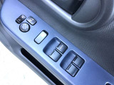 パワーウィンドウやドアミラーのスイッチ等は運転席右側へ集中してます