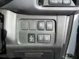 両側オートスライドドアの開閉は、運転席からも操作が可能。
