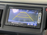 【バックモニター】 車庫入れの後方確認や、バックで駐車場に出入りの際等に後方を確認するのをお手伝いできます
