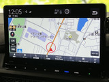 現在地を中心に周辺の道路や施設が表示され、目的地までの道順を確認しやすい画面です。地図の縮尺や表示内容を使い分けながら、慣れない場所への移動にも役立てられます。