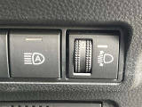 オートマチックハイビームスイッチ、手動光軸調整ダイヤル。