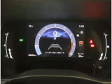 カラーヘッドアップディスプレイ付き。少ない視線移動で情報を確認できるので、運転の疲労軽減に繋がりますよ♪