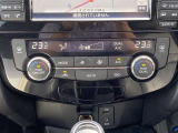 オートエアコン付ですので快適な車内温度を保てます。デュアルエアコンなので左右それぞれで温度を変えられます。